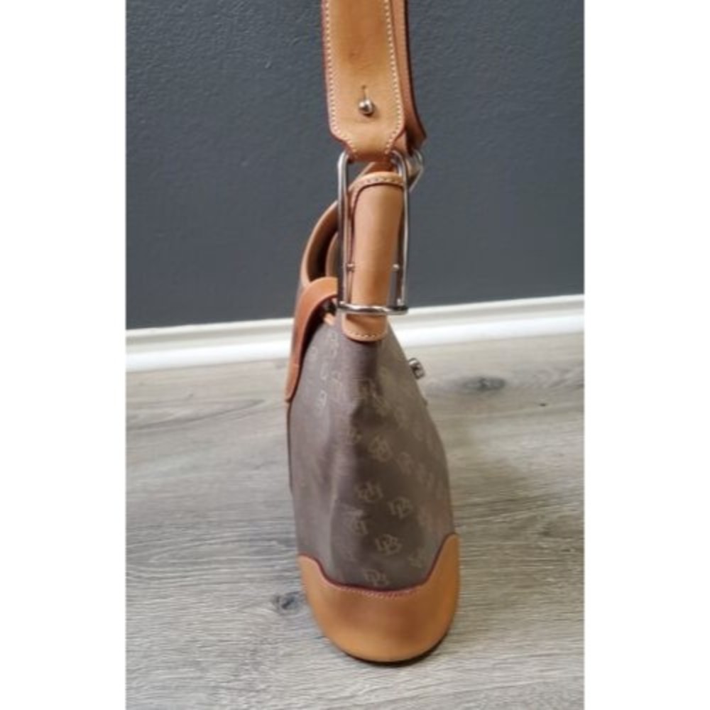 Pre-owned Dooney & Bourke Leather Hobo Handbag 1 Zipper Pocket Buckle Closure - Picture 4 of 13